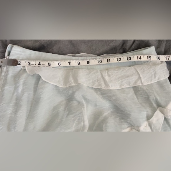 ROMWE Asymmetrical Pale Blue and White Ruffled Boho Skirt - Picture 4 of 5